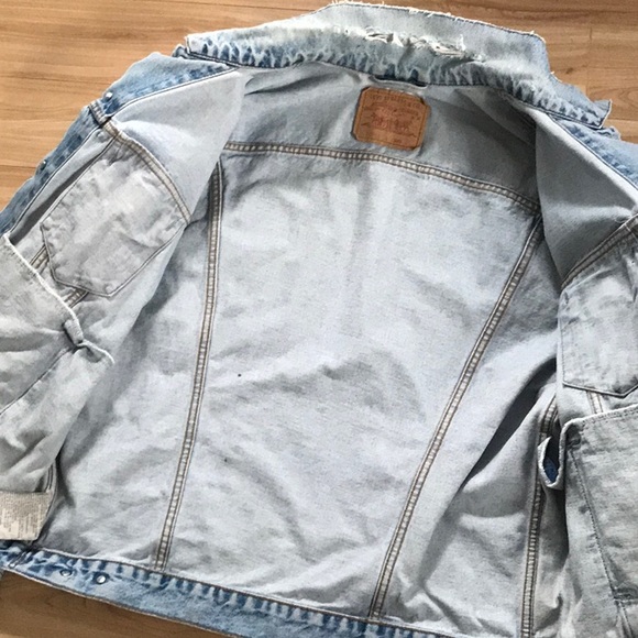 Vintage Men’s Levi’s Denim Jacket - Picture 4 of 6